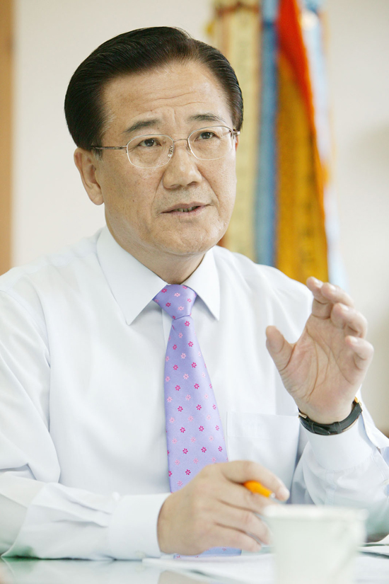 인터뷰 : F1 코리아 GP 조직위원장, 박준영 전라남도 도지사 < 피플 < 기사본문 - 오토카코리아 인터뷰 : F1 코리아 GP 조직위원장, 박준영... 